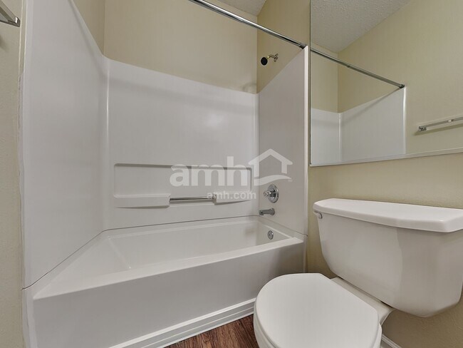 Building Photo - 9931 Lakefield Ln