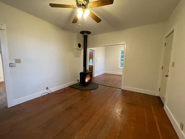 Building Photo - ***PENDING APPLICATION***Charming and Cozy Home In Scenic North Whidbey