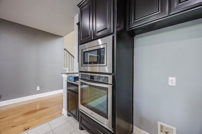 Building Photo - 15516 Mayflower Trail