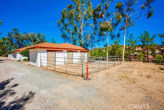 Building Photo - 39555 Ave Bonita