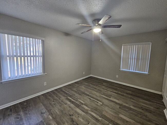 Building Photo - 2958 Sky Crest Dr