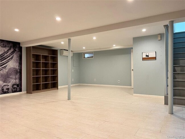 Building Photo - 14 Hicks Ave