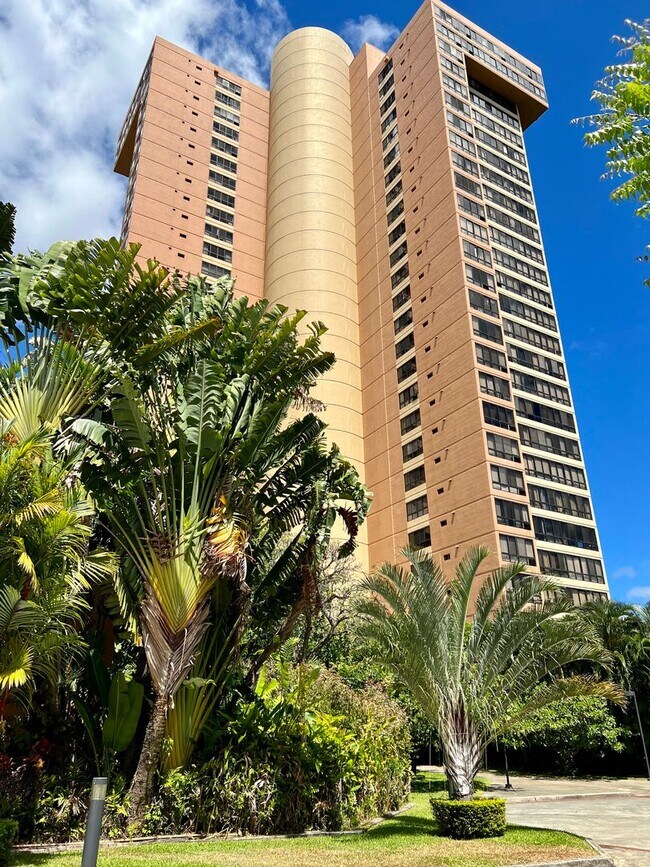 Building Photo - PLAZA LANDMARK