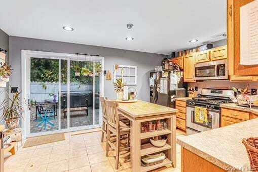 Building Photo - 43 Bruen Pl