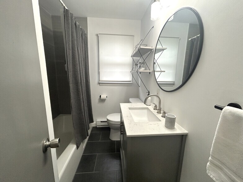 Full Bath - 2nd Floor - 33 E 9th St