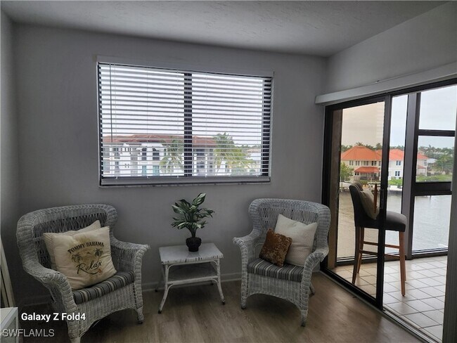 Building Photo - 805 River Point Dr