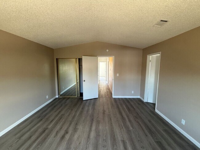 Building Photo - Rare Remodeled 5 Bedroom 2.5 Bath Tri Level in Vacaville