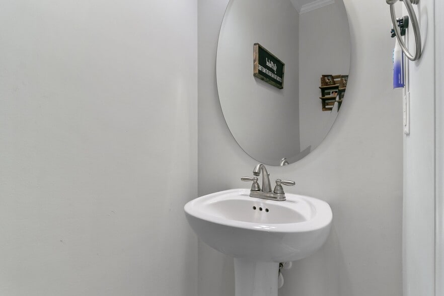 Building Photo - 230 Parrish Ln