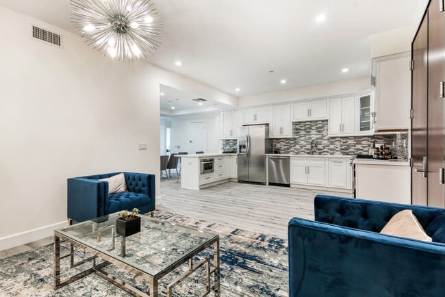 Building Photo - Regency Holt Apartments