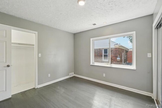 Building Photo - 19211 Birwood St