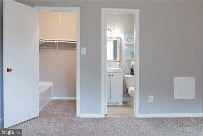 Building Photo - 9860 Hagel Cir