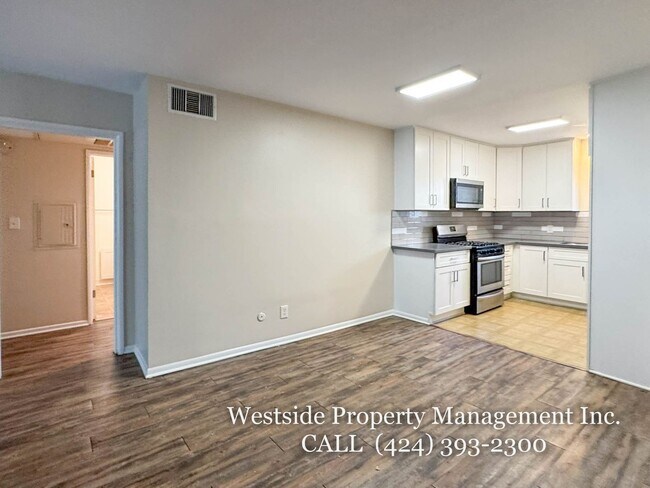 Building Photo - 425 E Tamarack Ave