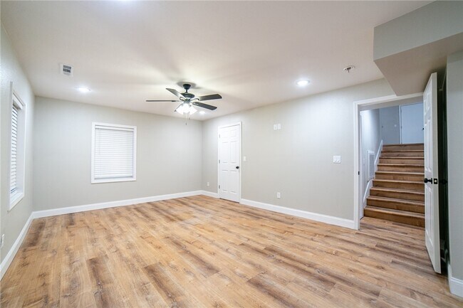 Building Photo - 1647 Carolyn Dr