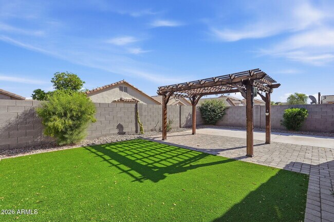 Building Photo - 45542 W Guilder Ave