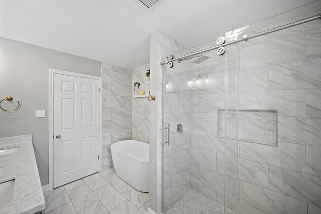 Building Photo - 6215 S Braeswood Blvd