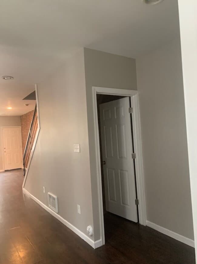 Building Photo - Beautiful 3 Bedroom / 2 Bathroom Home with Exposed Brick – Available Now!