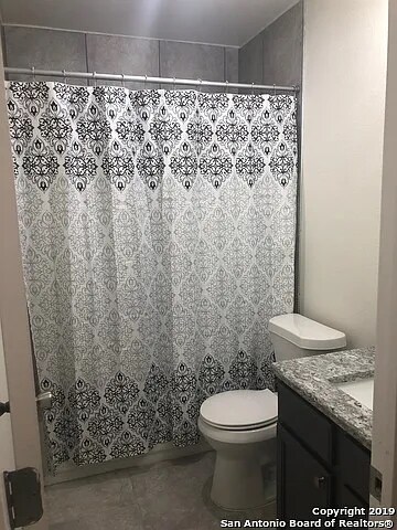 Hallway Bathroom - 9207 Cliff Way St