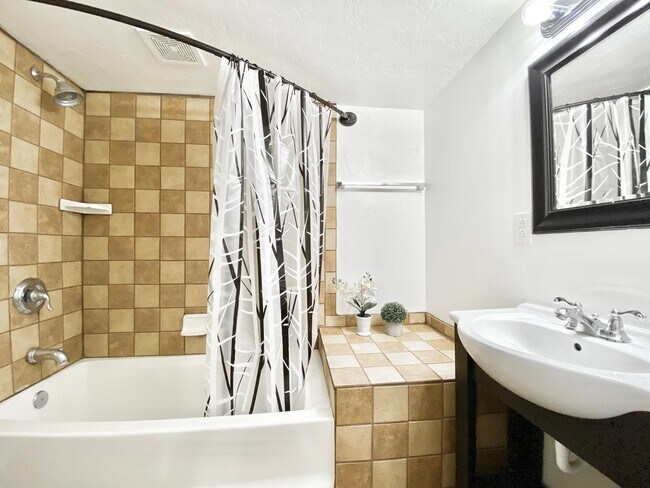 Building Photo - 6238 Contadora Dr