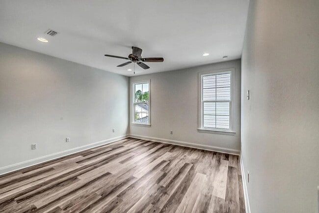 Building Photo - 22 Roundwood Dr