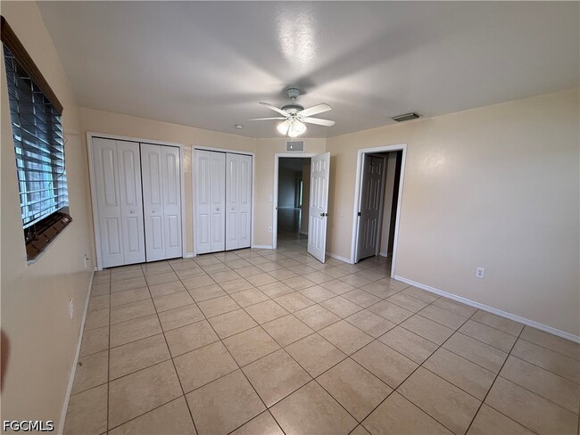 Building Photo - 696 Homestead Rd S