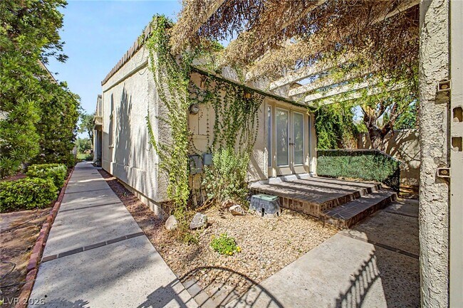 Building Photo - 3145 Bel Air Dr