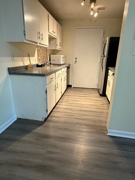 Building Photo - 30 Silver Hill Ln