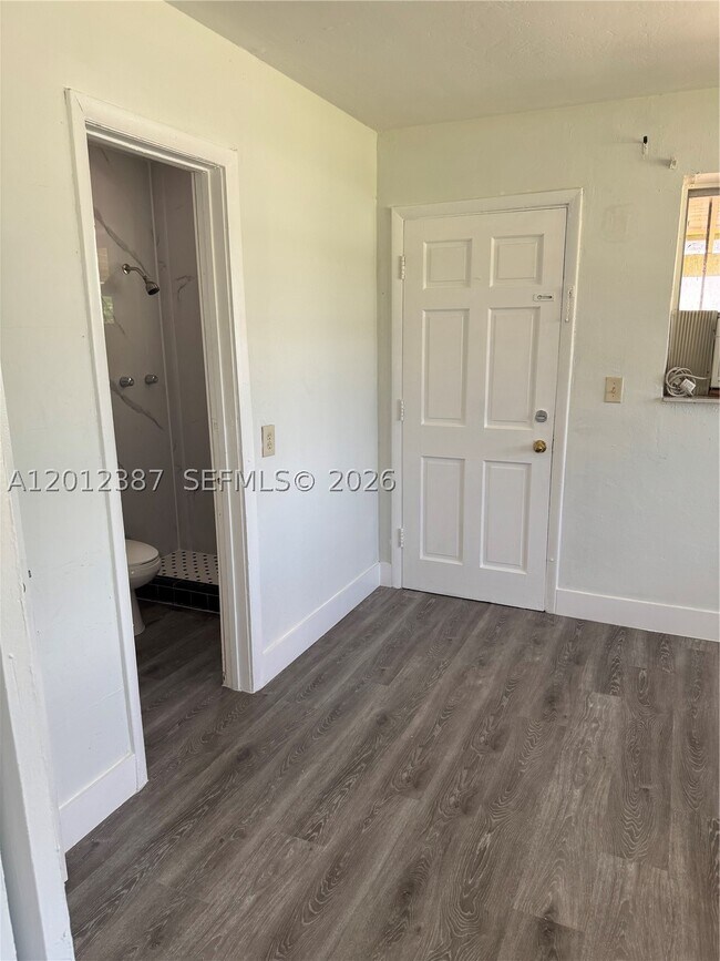 Building Photo - 2620 SW 53rd Ave
