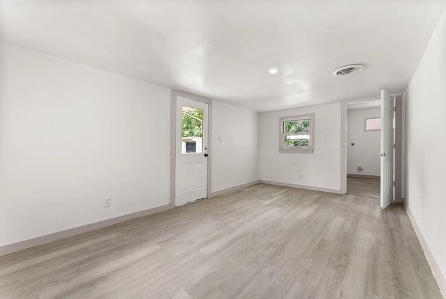 Building Photo - 1814 S 5th St