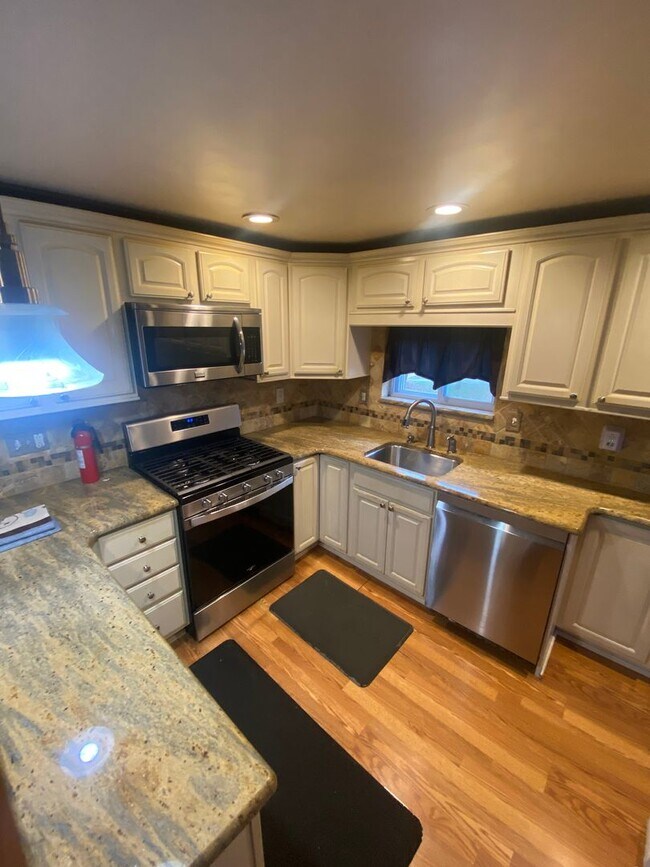 Building Photo - 233 S State Rd