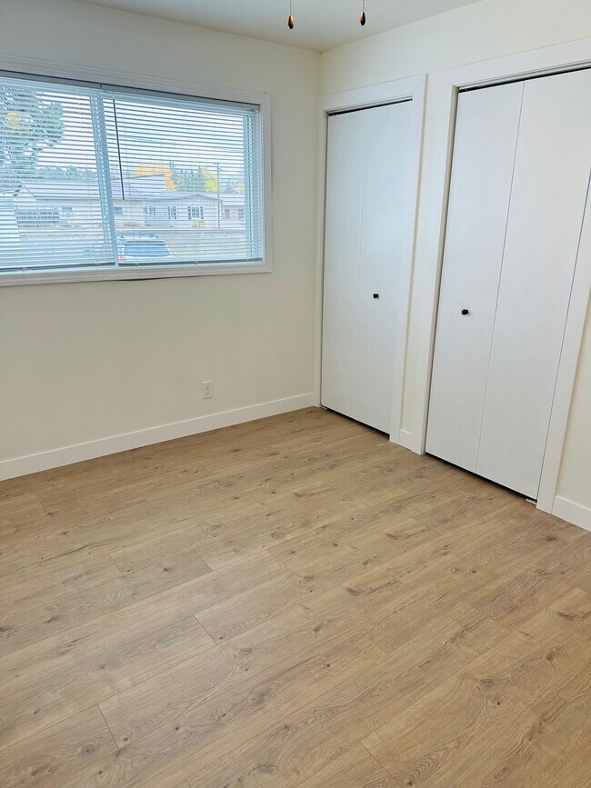 Building Photo - 2810 Willow Dr