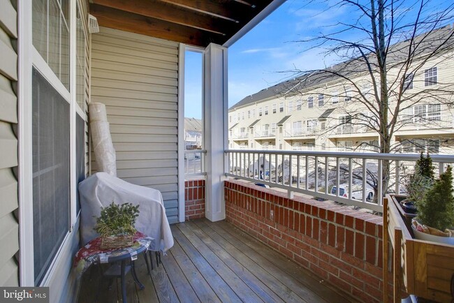 Building Photo - 4951 Brenman Park Dr