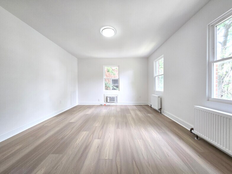 Building Photo - 4526 Avondale St