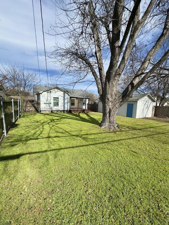 Building Photo - 4000 Austin Ave