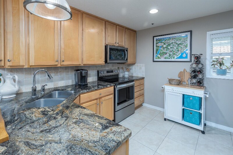 Building Photo - 201 10th Ave N