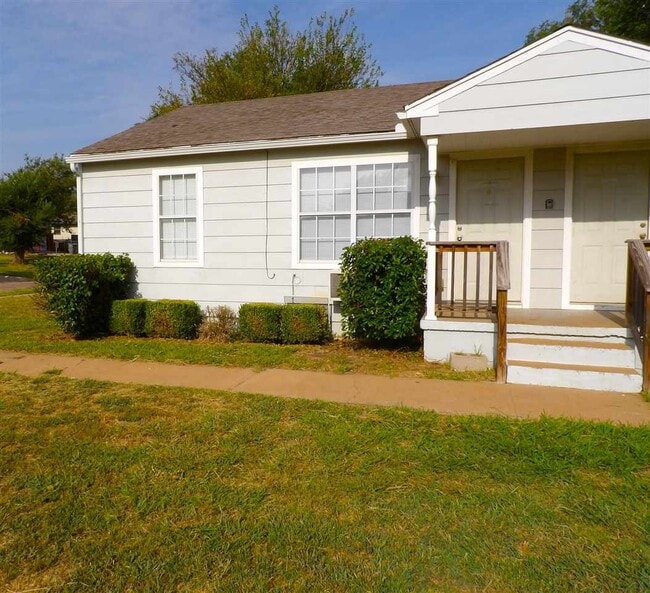 Primary Photo - 1165 NW Ozmun Ave