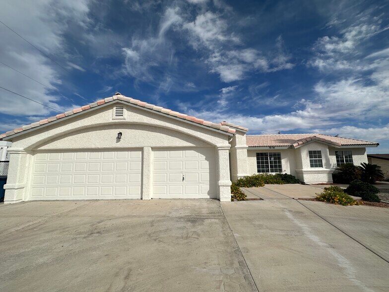 Building Photo - 3036 Ranchero Dr