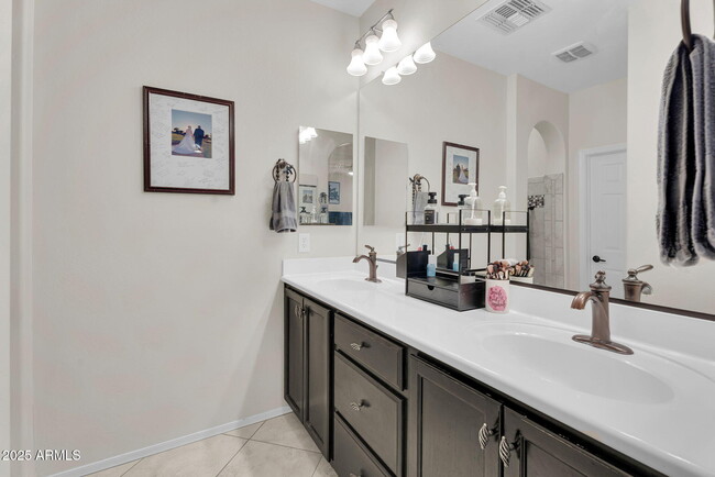 Building Photo - 6550 W Desert Blossom Way