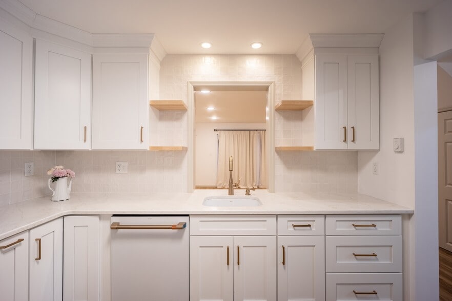 Building Photo - 404 Chelsea Cv S