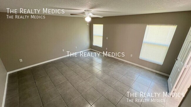 Building Photo - 1550 Pace Dr NW