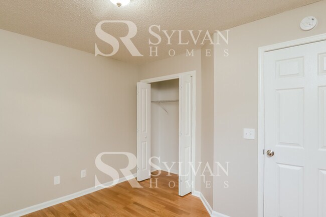 Building Photo - 2779 Rochford Ln E