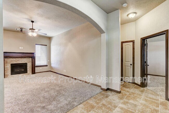 Building Photo - 508 Whispering Oaks Blvd