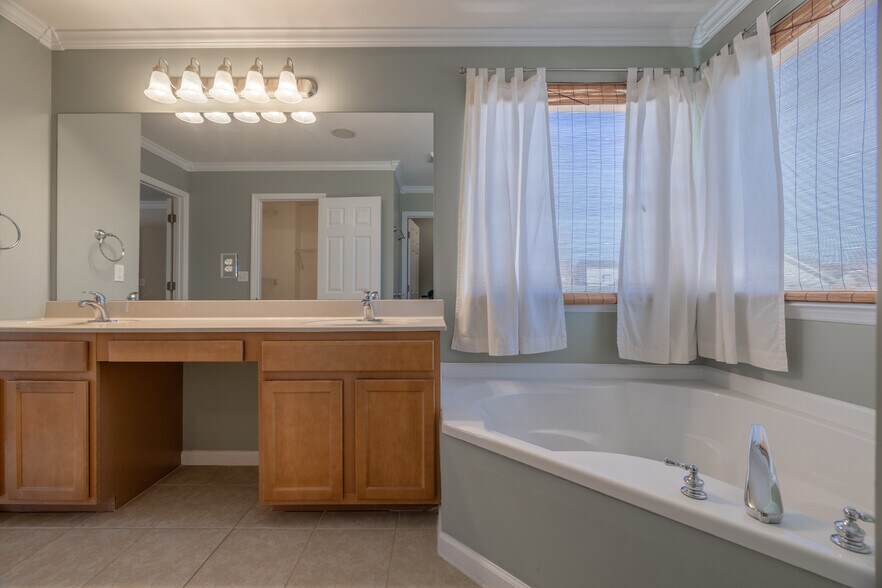 Building Photo - 1061 Dardenne Woods Dr