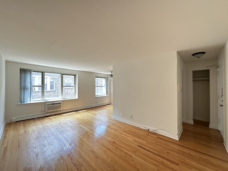Building Photo - 3710 N Pine Grove Ave