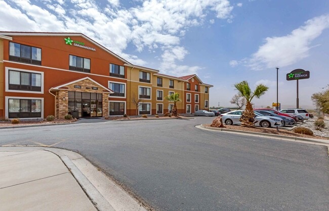 Building Photo - 990 Sunland Park Dr