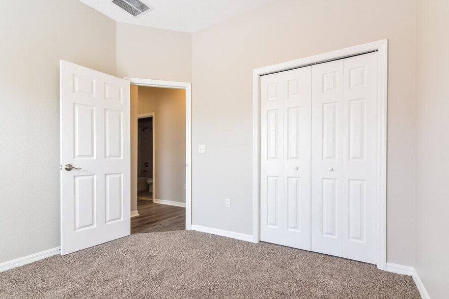 Building Photo - 7637 Dragon Fly Loop