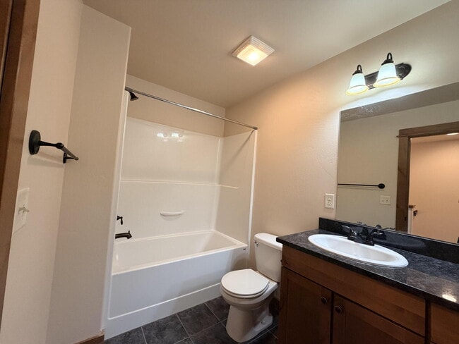 Building Photo - Beautiful 2 Bed, 1.5 Bath Townhouse with Bridger Views, Pets OK!