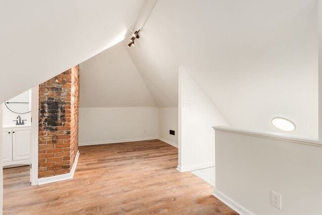 Building Photo - 865 Old Leonard Ave