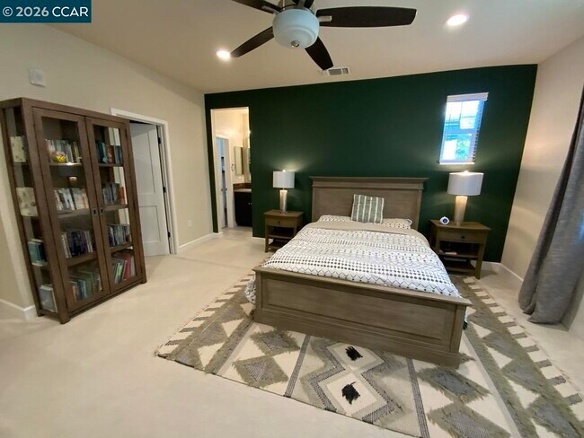 Building Photo - 472 Persimmon Common