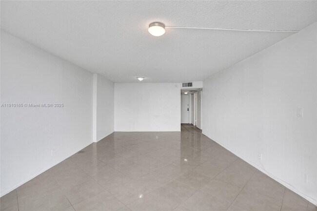 Building Photo - 18151 NE 31st Ct