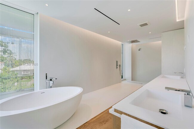 Building Photo - 440 S Mashta Dr